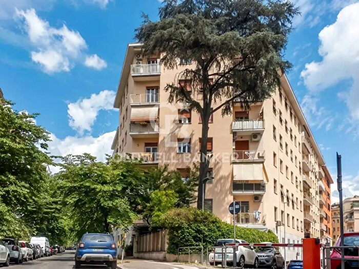 Appartamento con 5 locali in vendita in Via Costabella, Roma