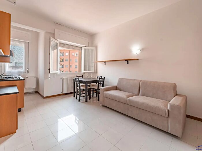 Appartamento monolocale in affitto in Via Mezzofanti, Milano