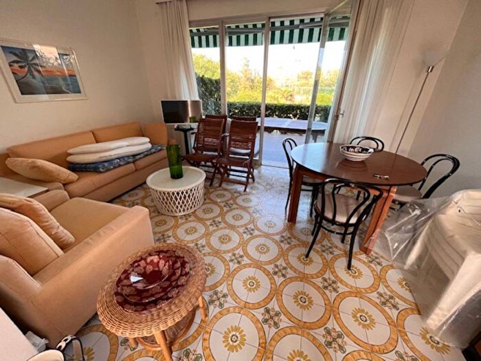 Appartamento quadrilocale in affitto in Via Dante Alighieri, Cinquale, Montignoso