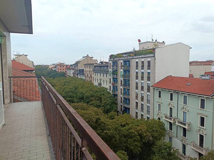 Appartamento trilocale in affitto in Via Bartolomeo Eustachi, Morgagni, Milano