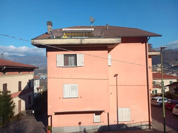 Appartamento con 6 locali in vendita in Via del Colletto, Castelnuovo di Garfagnana
