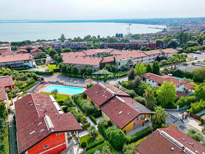 Appartamento trilocale in vendita in Via Madergnago, Desenzano Del Garda