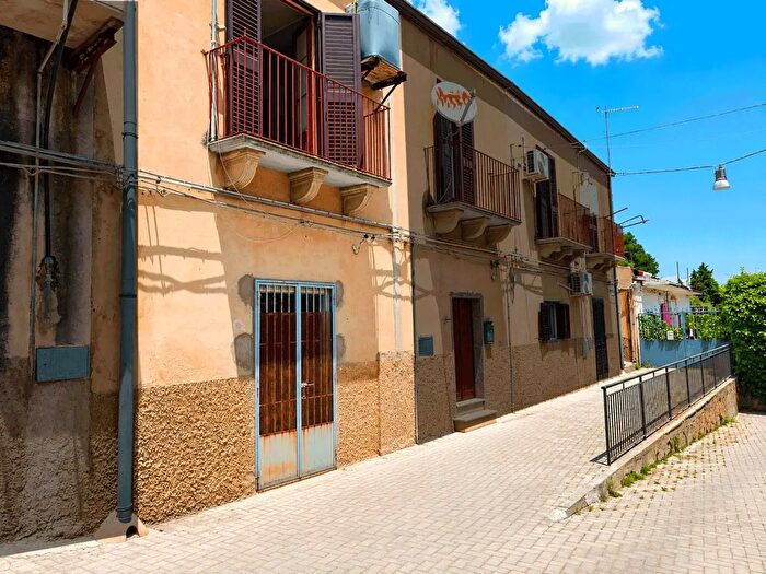 Casa bilocale in vendita in Via Salvatore Lo Tauro, San Michele Di Ganzaria