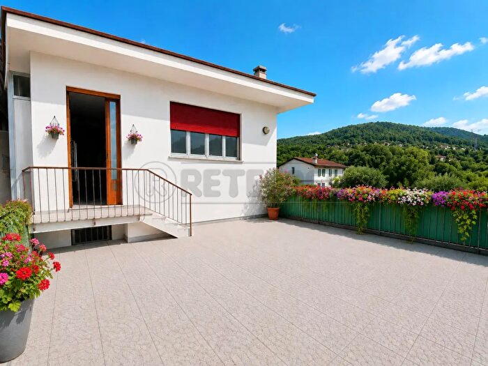 Casa con 8 locali in vendita in Via S Giovanni, Malo