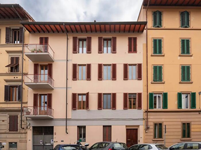Appartamento con 6 locali in vendita in Firenze