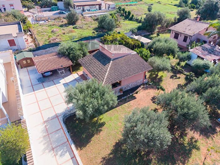 Appartamento trilocale in vendita in Via Enrico La Loggia, Terrasini