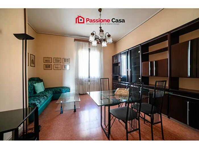 Appartamento trilocale in vendita in Via Vittorio Bottego, Parma