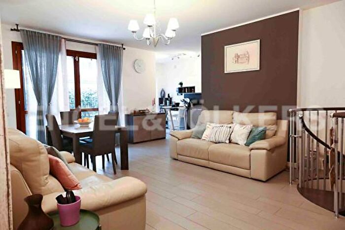 Appartamento quadrilocale in vendita in Cascina Bazzana Superiore, Assago