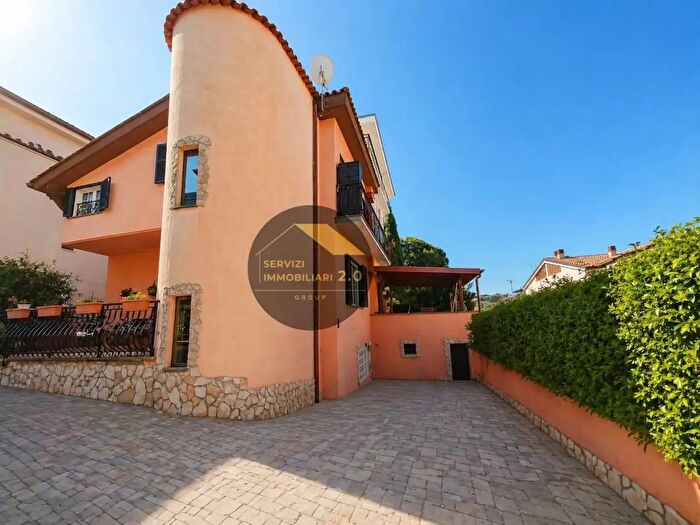 Casa con 5 locali in vendita in Largo Cesare Colizza, Marino