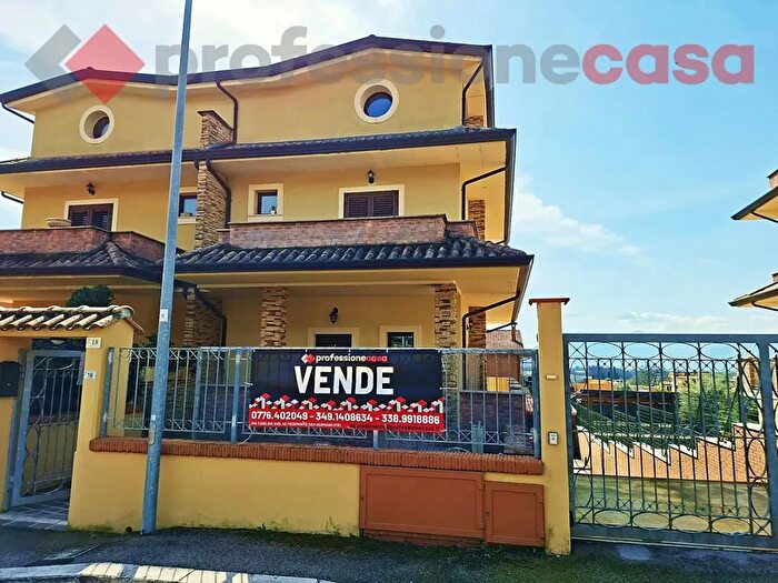 Casa con 5 locali in vendita in Viale Leonardo, Piedimonte San Germano