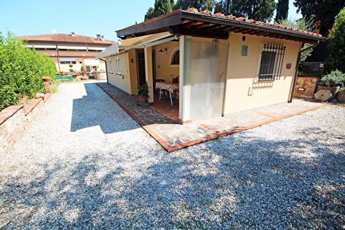 Casa con 6 locali in vendita in Via di Pozzola, Capannori