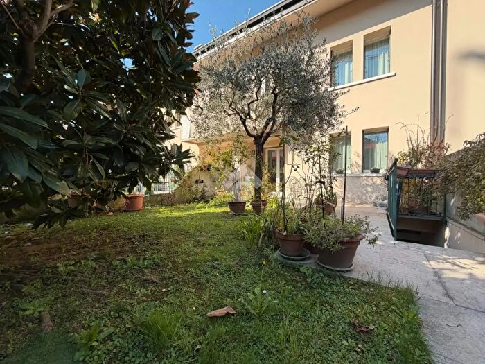 Casa con 6 locali in vendita in Bassano Del Grappa