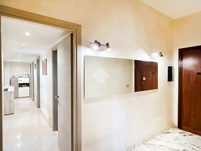 Appartamento quadrilocale in vendita in Via Monte Fumaiolo, Roma