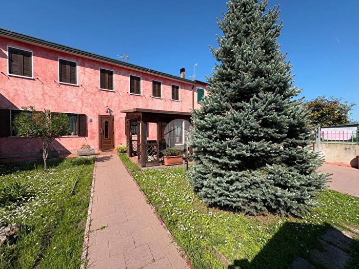 Casa quadrilocale in vendita in Via Canal di Valle, Chioggia