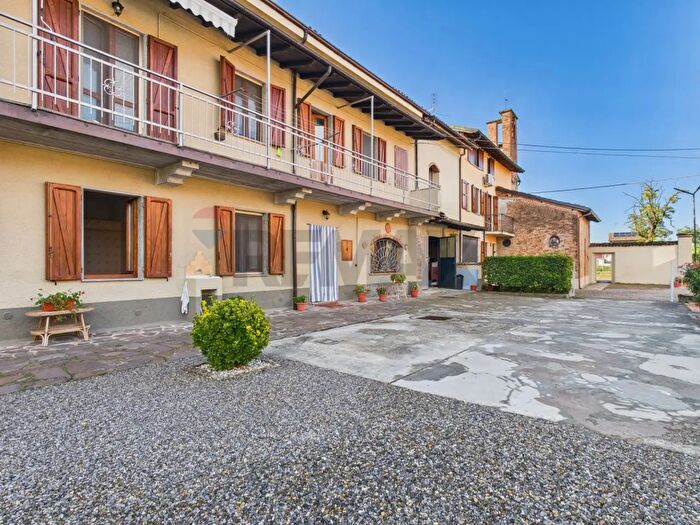 Casa con 11 locali in vendita in Frazione Bottarolo, Barbianello