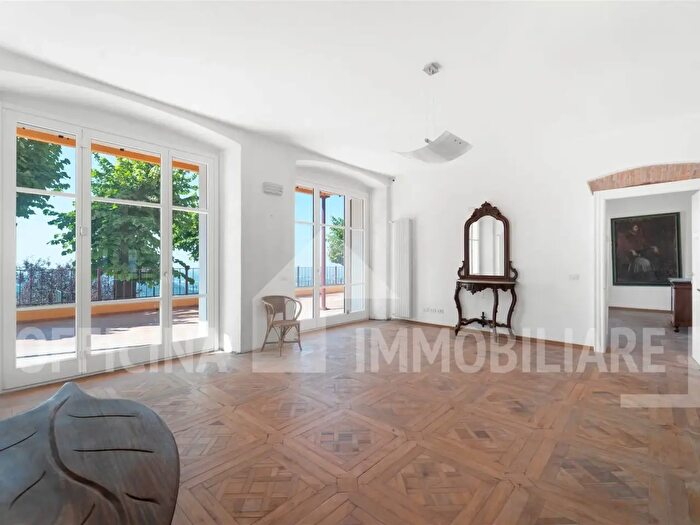 Appartamento con 8 locali in vendita in Via Pacinotti, Como