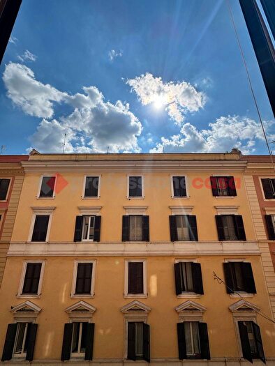 Appartamento quadrilocale in vendita in Via Alessandro Volta, Roma