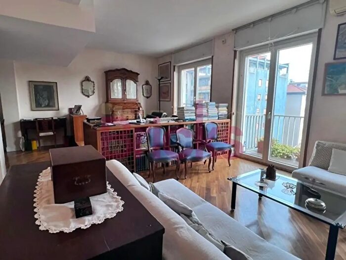 Appartamento quadrilocale in vendita in Via Francesco Albani, Milano