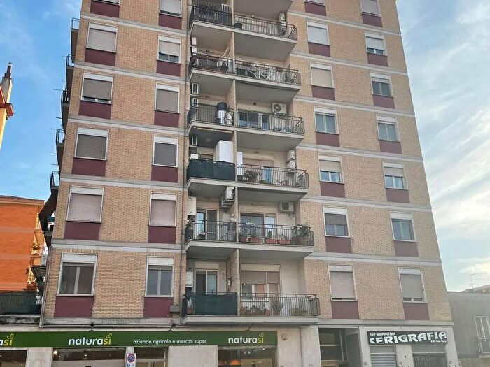 Appartamento con 6 locali in vendita in Latina