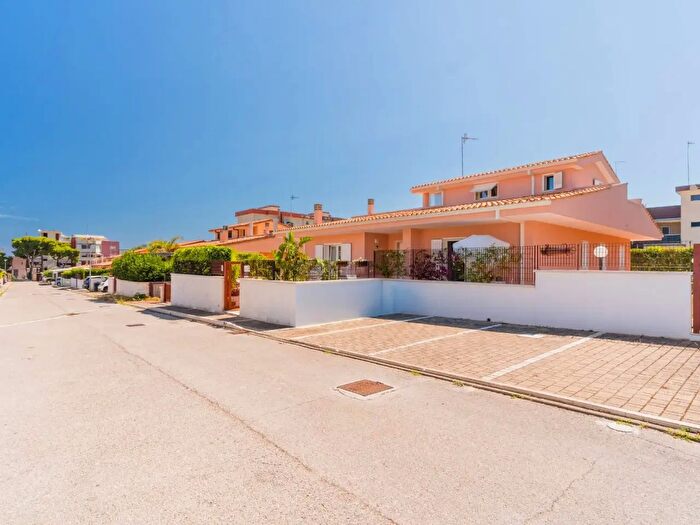 Casa con 7 locali in vendita in Via Vittorio Veneto, Monopoli