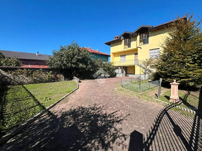 Casa con 9 locali in vendita in Via Baglioni, San Maurizio Canavese