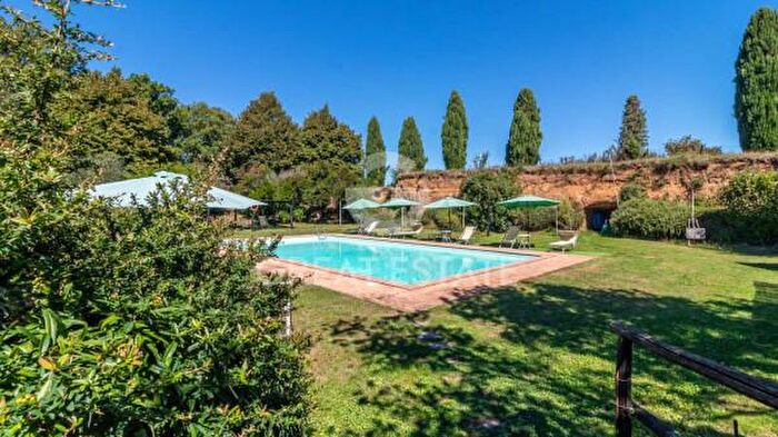 Casa con 6 locali in vendita in Località Colle Ombroso, Porano