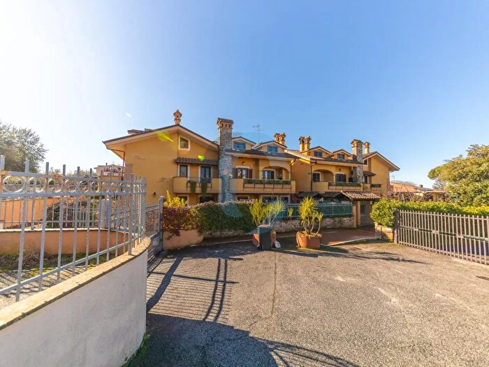 Appartamento trilocale in vendita in Via Federico Marinetti, Grottaferrata