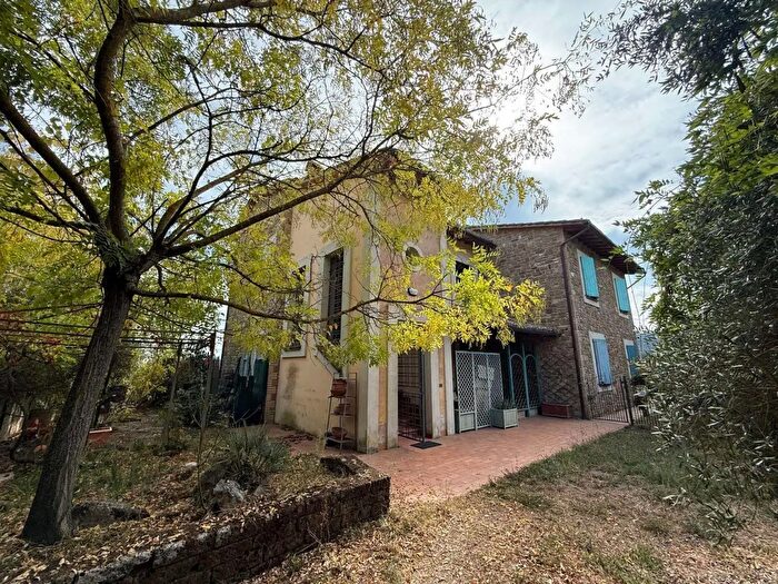 Appartamento trilocale in vendita in Via Cinque Cerri, Bettona