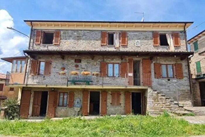 Casa quadrilocale in vendita in Località Poggio Gabbione Romagnese, Romagnese