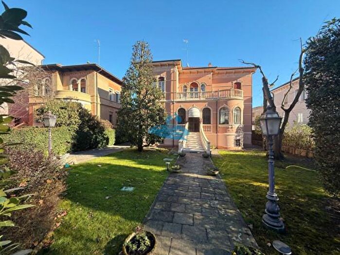 Casa con 6 locali in vendita in Rovigo