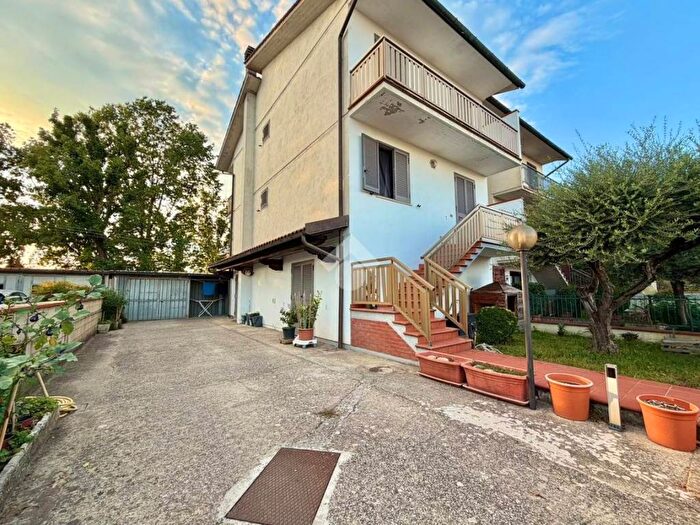 Casa con 6 locali in vendita in Via Nazario Sauro, Ferruccia, Quarrata