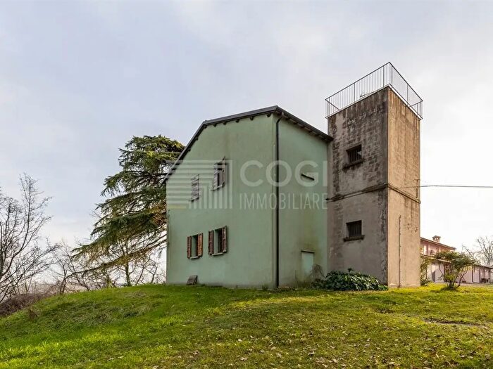 Casa con 8 locali in vendita in Via Bergullo, Imola