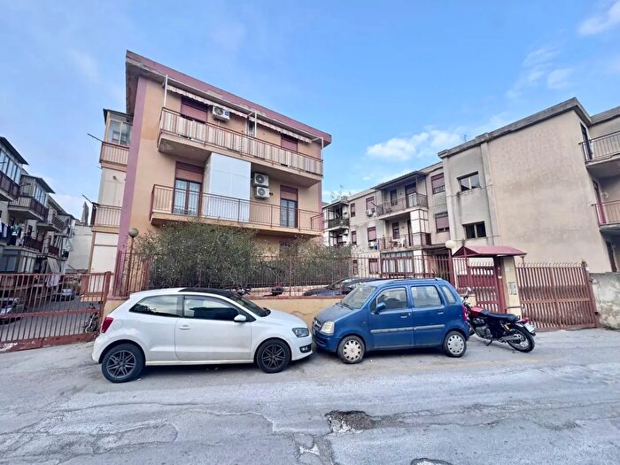 Appartamento trilocale in vendita in Via Alfonso Amorelli, Palermo