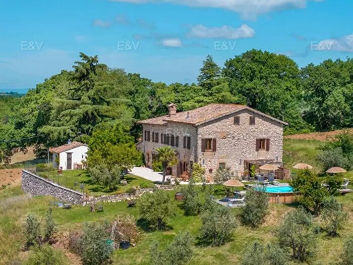 Casa con 6 locali in vendita in Via Dante Alighieri, Massa Martana
