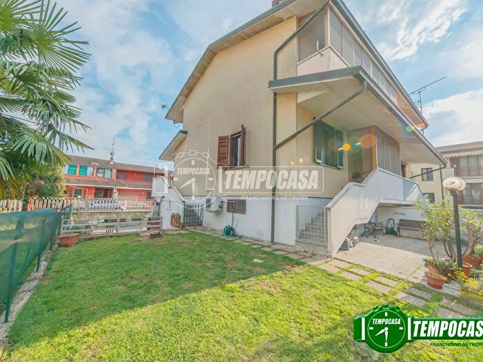 Casa quadrilocale in vendita in Via Mazzini, Bornasco