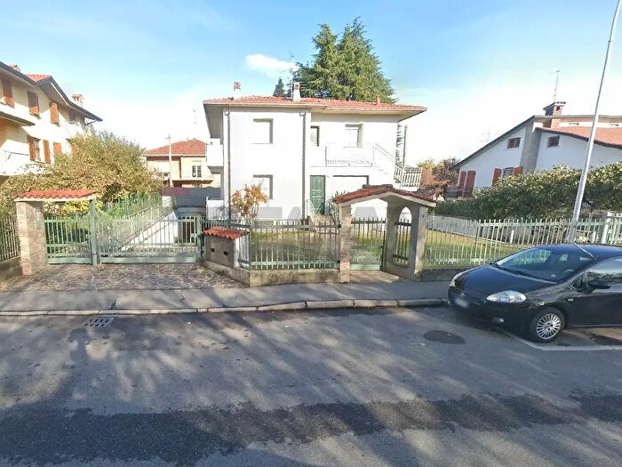 Appartamento trilocale in affitto in Ponte San Pietro