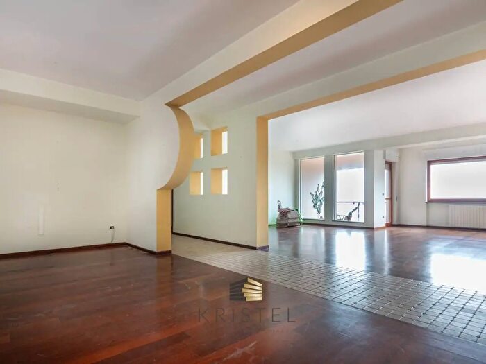 Appartamento con 9 locali in vendita in Via Abetone, Montesilvano