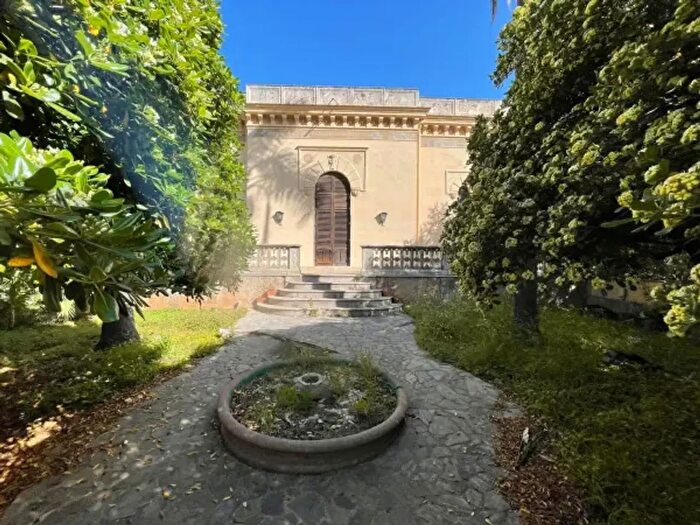 Casa con 6 locali in affitto in Via Nuova, Palermo