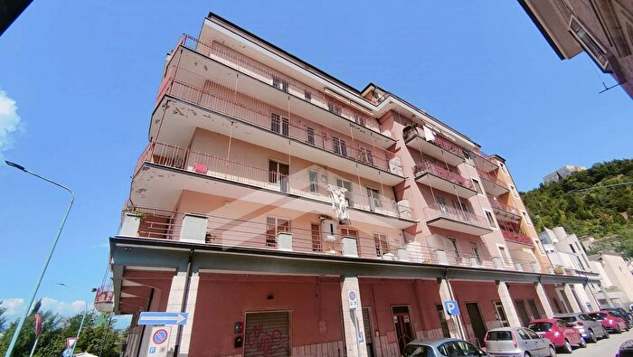 Appartamento con 5 locali in vendita in Via Pisa, Campobasso