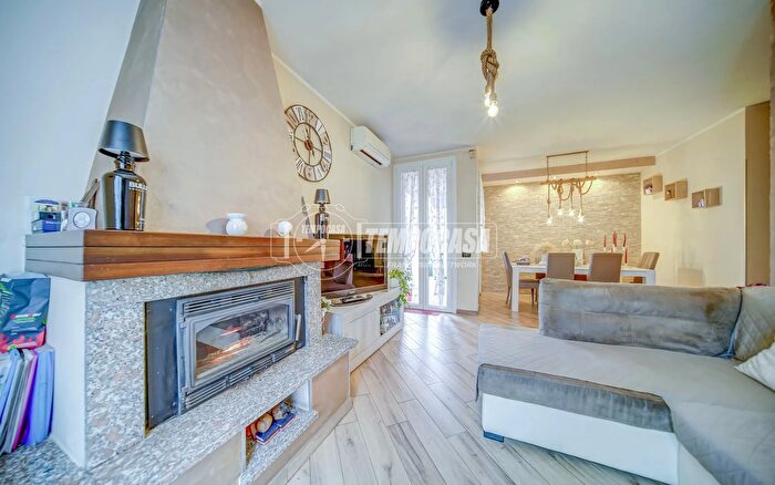 Casa quadrilocale in vendita in Via San Francesco dAssisi, Samarate