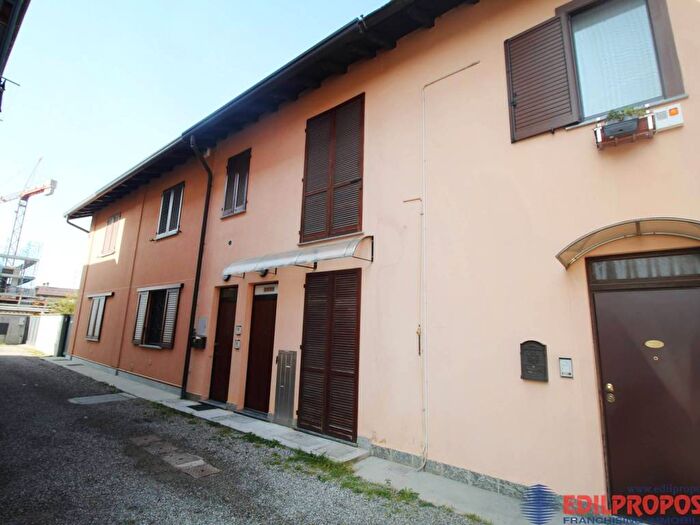Appartamento bilocale in affitto in Via Garibaldi, Centro, Misinto