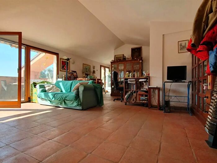 Appartamento trilocale in vendita in Via Lungomare, Tortoli