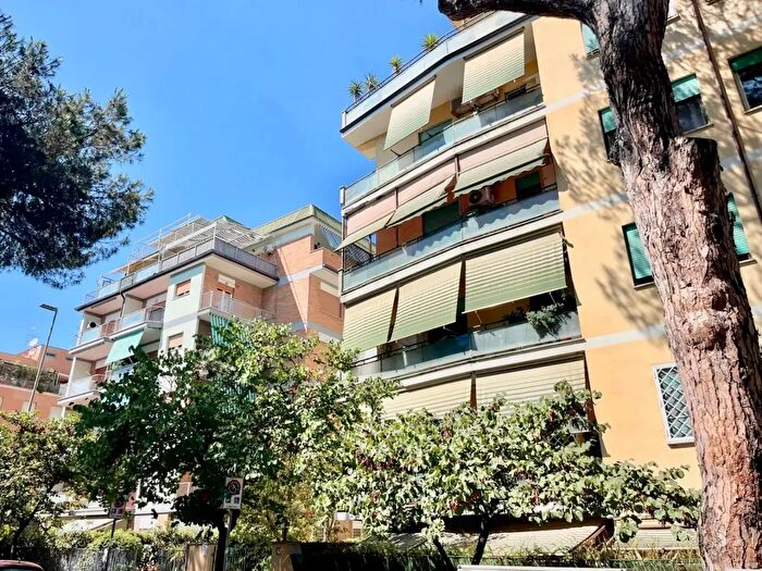 Appartamento trilocale in affitto in Via Ferdinando Acton, Roma