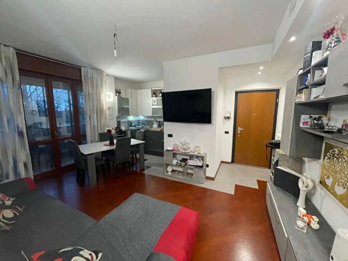 Appartamento trilocale in vendita in Via Moneta, Opera