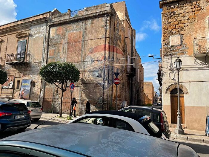 Casa con 14 locali in vendita in Corso Butera, Bagheria