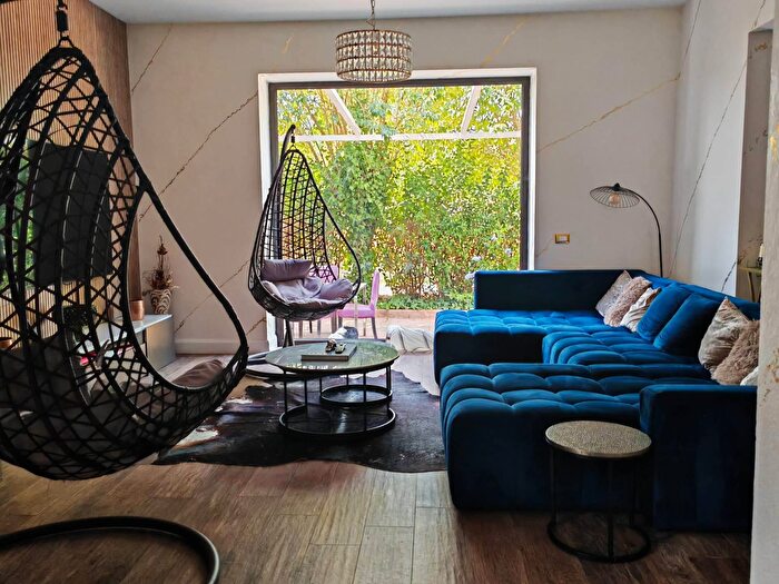 Casa con 8 locali in vendita in Via Barrucciano, Montespertoli