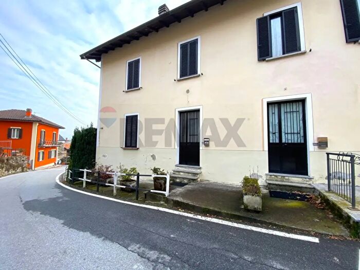 Appartamento trilocale in vendita in Via Vittorio Emanuele, Miazzina