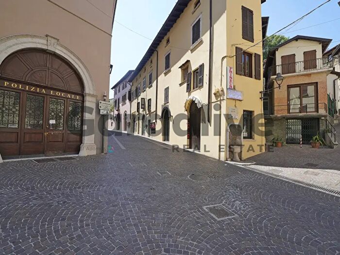 Appartamento trilocale in vendita in Via Sant'Angela Merici, Desenzano Del Garda