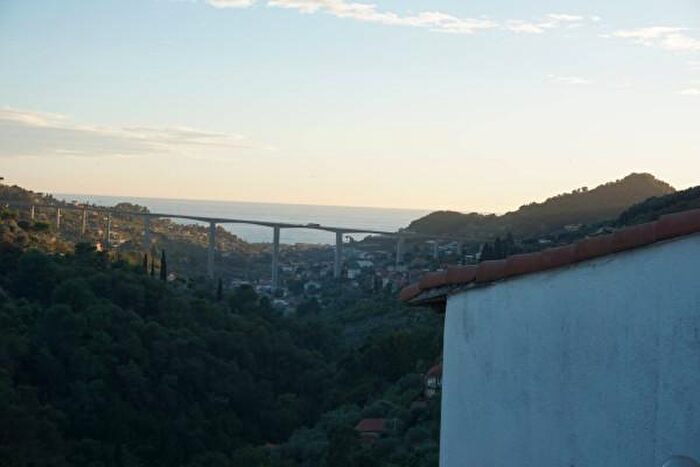 Appartamento quadrilocale in vendita in Via Genova, Vallebona