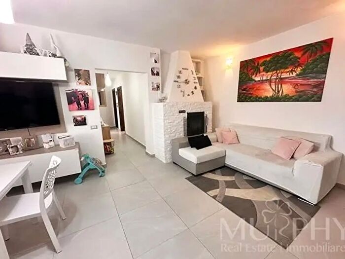 Appartamento trilocale in vendita in Via Chiusedda Snc, La Maddalena